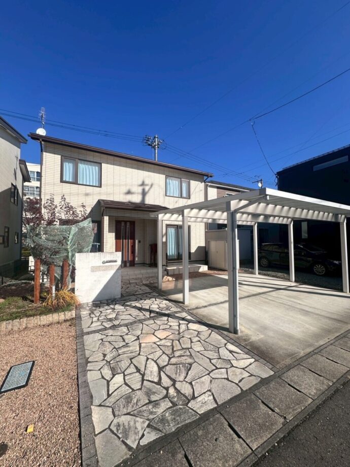 盛岡市みたけ6丁目　カーポート有　最大駐車3台可能