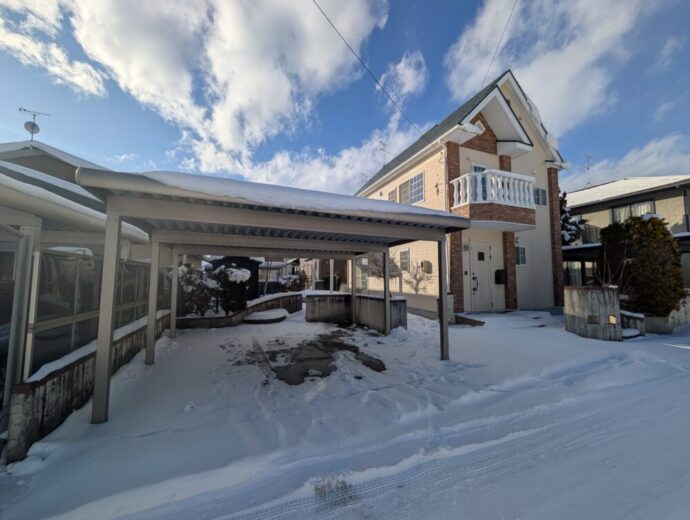 ■北上市藤沢22地割【西洋風3階建・ウッドデッキ・カーポート2台分】